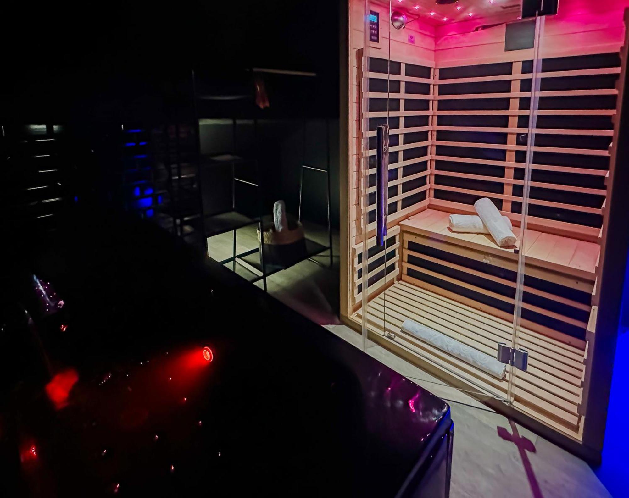 Night Desires Vieille Ville Annecy Charmant Exterior photo
